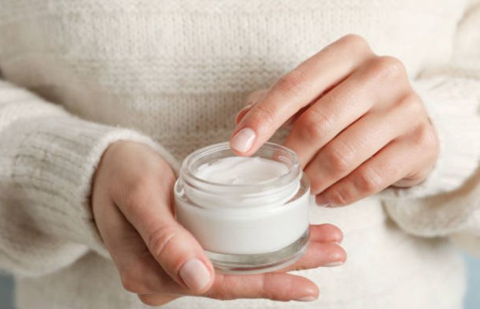 Key Ingredients in Moisturizing Creams: