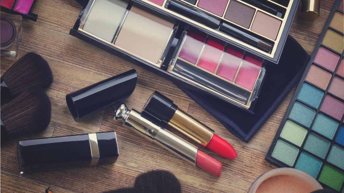 Makeup Kit That Every Girl Should Have in her Makeup Vanity