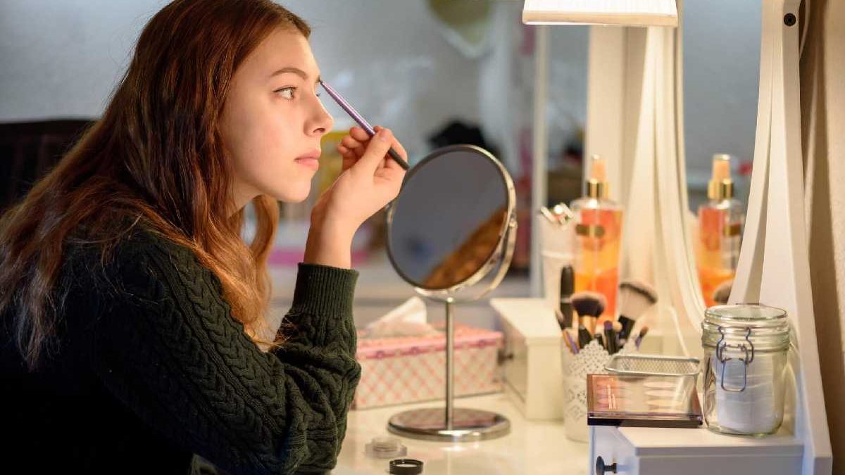 Essential Makeup Products for Working Women: Elevate Your Professional Look